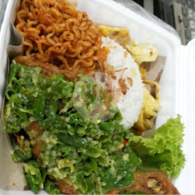 Nasi Ayam Geprek Komplit