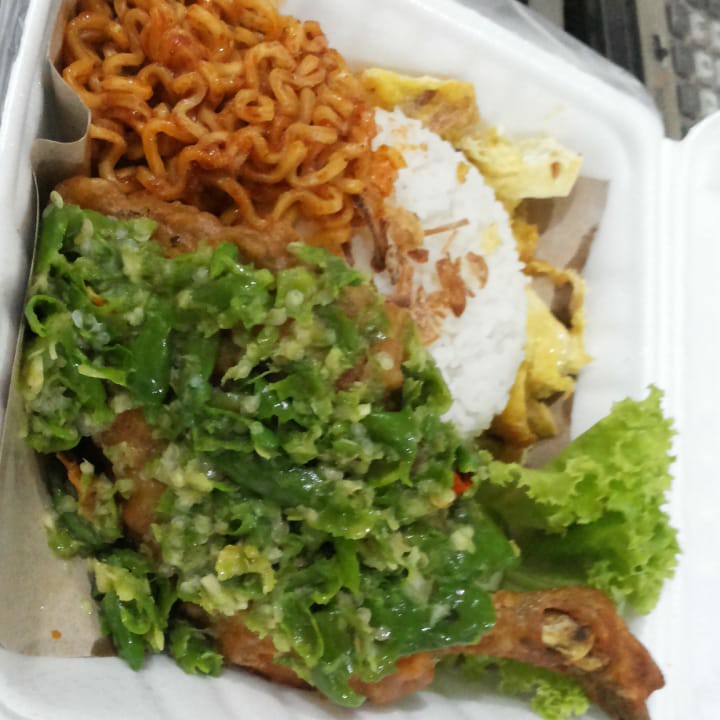 Nasi Ayam Geprek Komplit