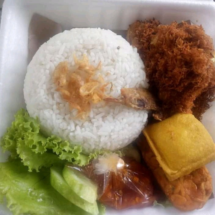 Nasi Ayam Geprek Komplit Sambel Mercon