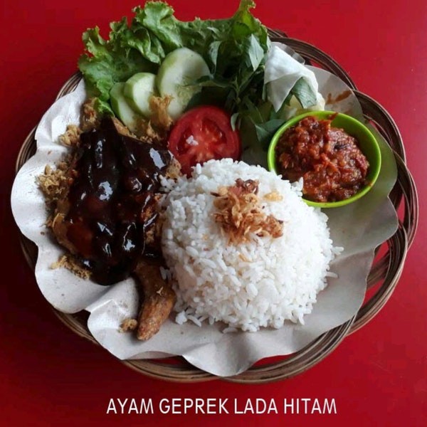 Nasi Ayam Geprek Lada Hitam