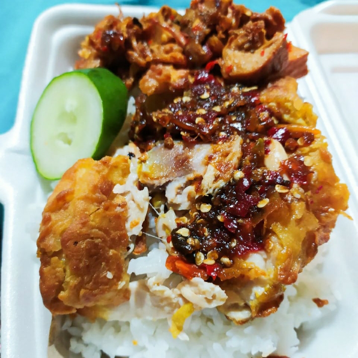 Nasi Ayam Geprek Mandai Pedas