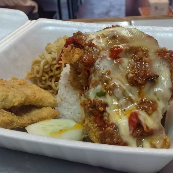 Nasi Ayam Geprek Moza