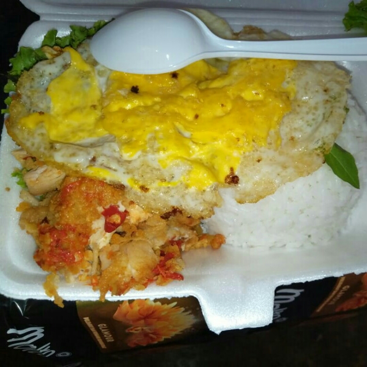 Nasi Ayam Geprek Nyinyir Plus Telor