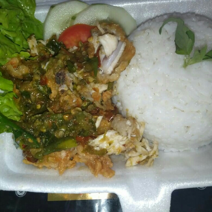 Nasi Ayam Geprek Nyinyir Sambal Hijau