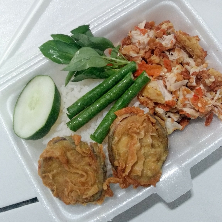 Nasi Ayam Geprek Sambal Bawang 