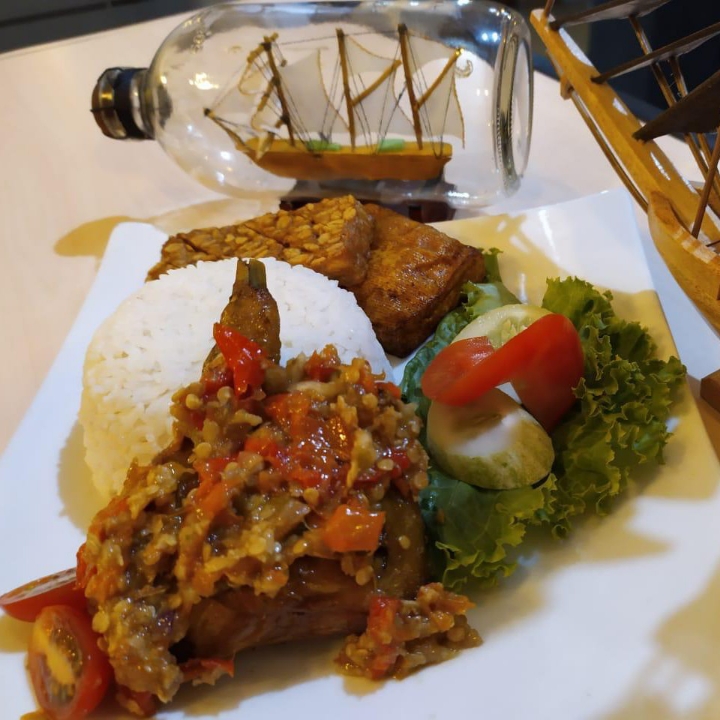 Nasi Ayam Geprek Sambal Cikur