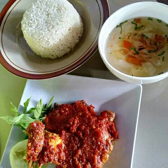 Nasi Ayam Geprek Sambal Merah