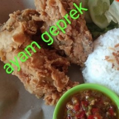 Nasi Ayam Geprek Teh Poci