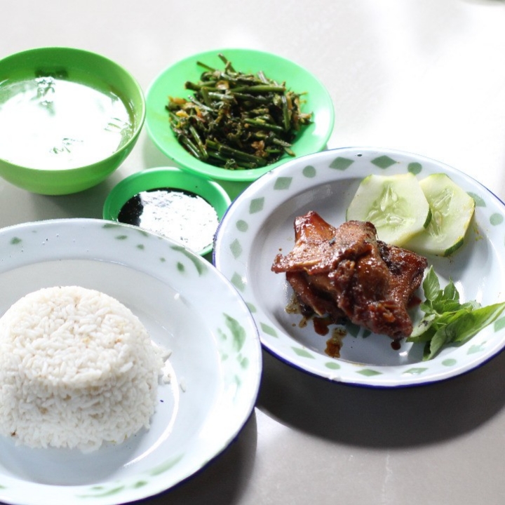 Nasi Ayam Goreng