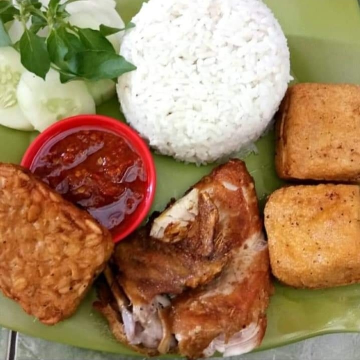 Nasi Ayam Goreng
