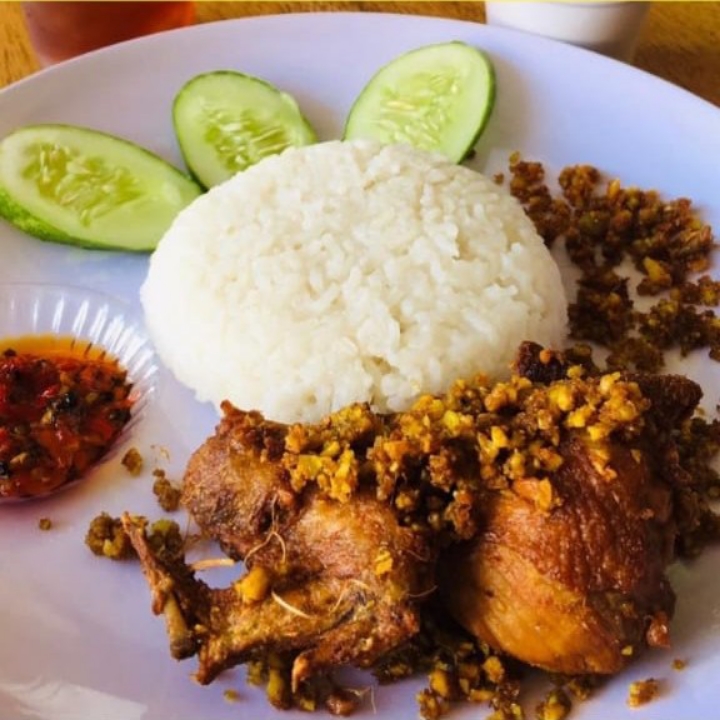 Nasi Ayam Goreng Kemiri Sambal Andalimman