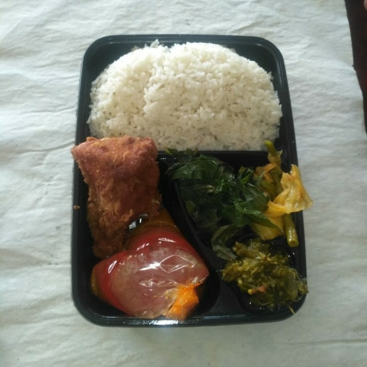 Nasi Ayam Goreng Komplit