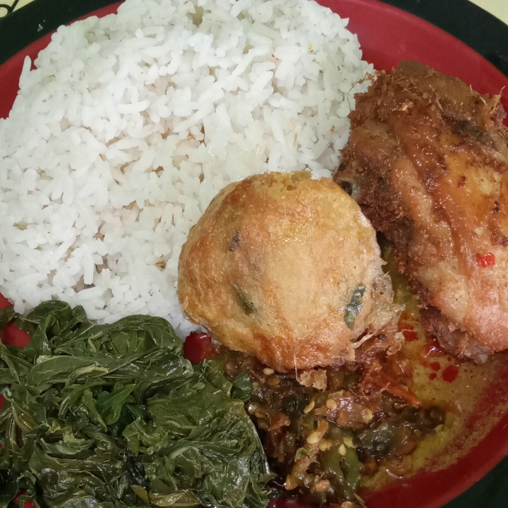 Nasi Ayam Goreng Pekedel