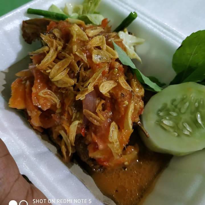 Nasi Ayam Goreng Pempe Onge