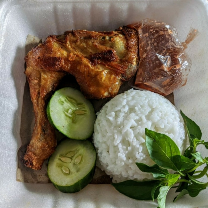 Nasi Ayam Goreng Sambal Merah