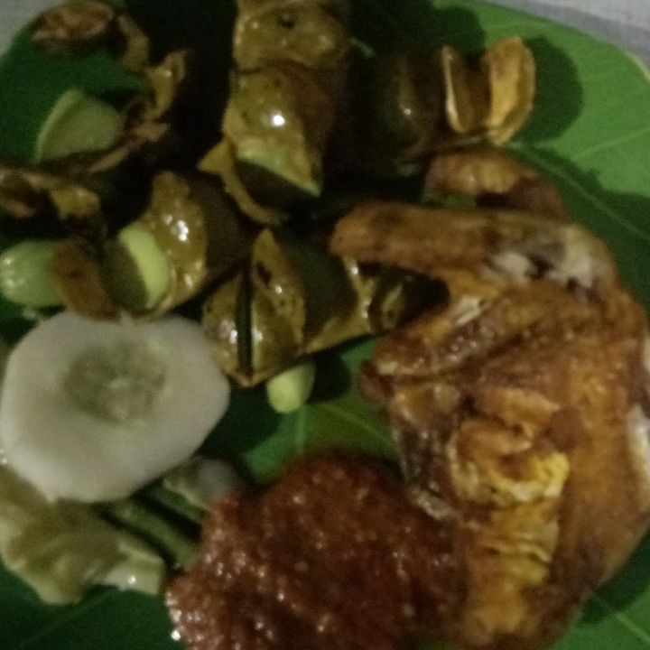 Nasi Ayam Goreng ples Pete
