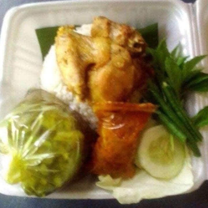 Nasi Ayam Lalapan