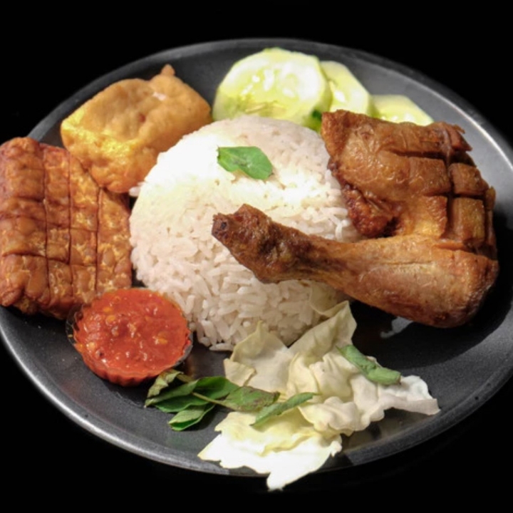 Nasi Ayam Lalapan