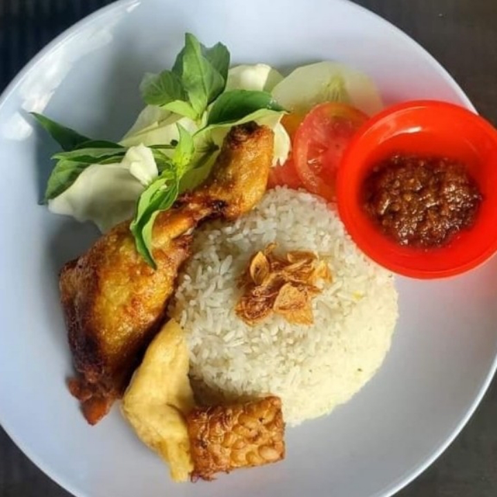 Nasi Ayam Lalapan