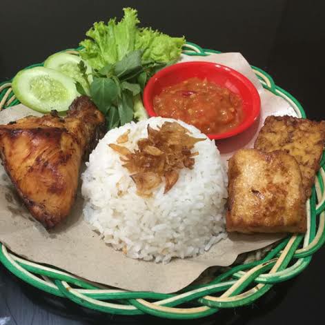 Nasi Ayam Lalapan