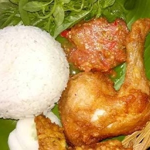 Nasi Ayam Lalapan