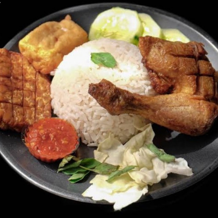 Nasi Ayam Lalapan