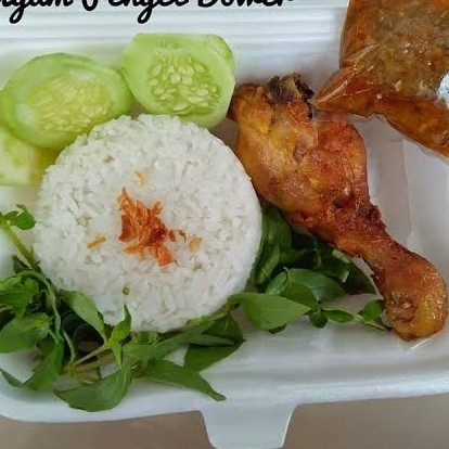 Nasi Ayam Lalapan