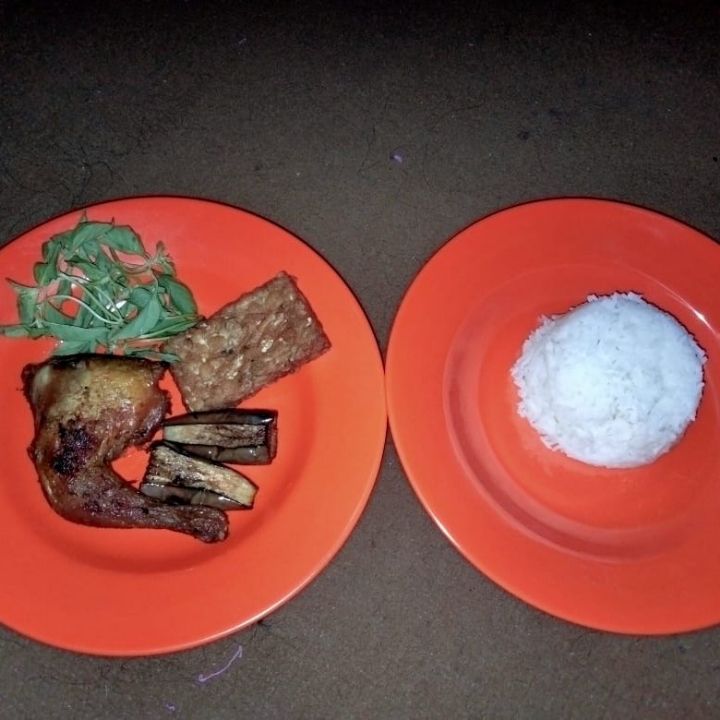 Nasi Ayam Lalapan