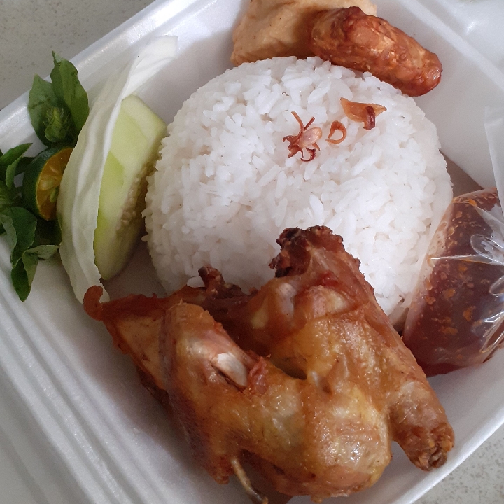 Nasi Ayam Lalapan