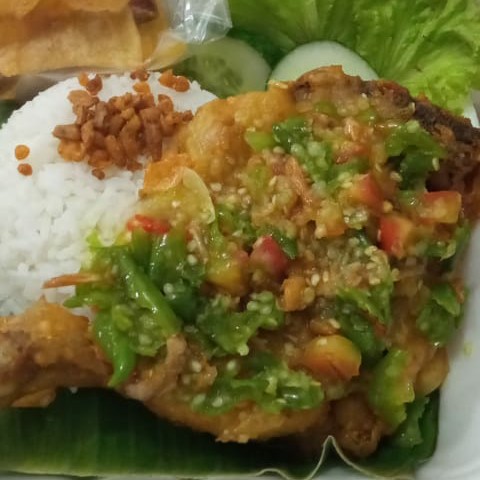 Nasi Ayam Pecak