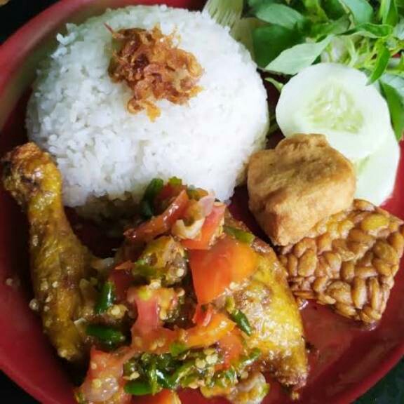 Nasi Ayam Pecak