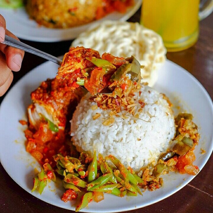 Nasi Ayam Pedas
