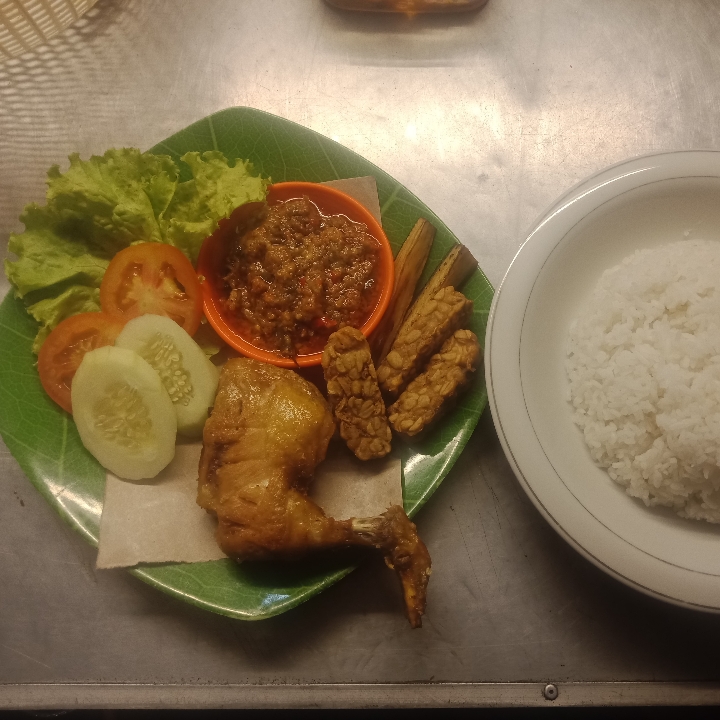 Nasi Ayam Penyet