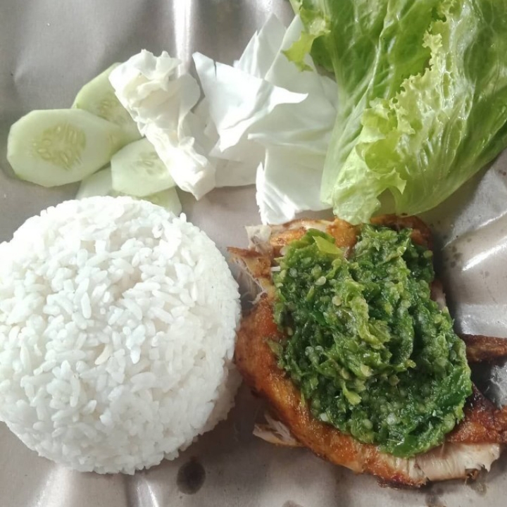 Nasi Ayam Penyet Lombo Ijo