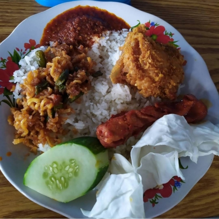 Nasi Ayam Sambal Sayur Mie