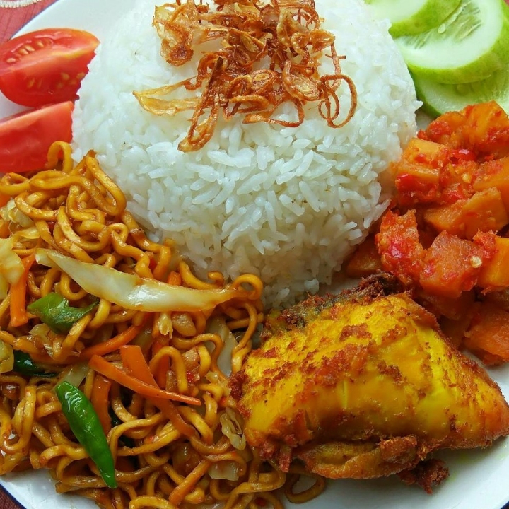 Nasi Ayam Semur