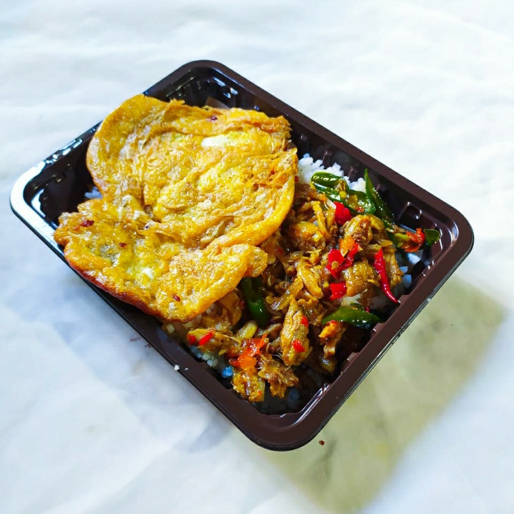 Nasi Ayam Suwir Telur Dadar