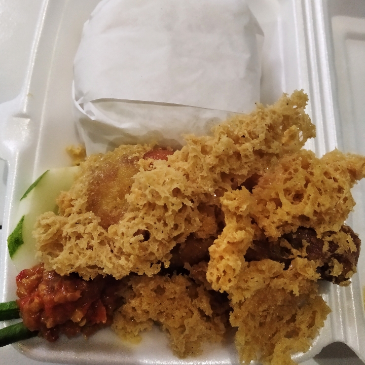 Nasi Ayam goreng Kremesan