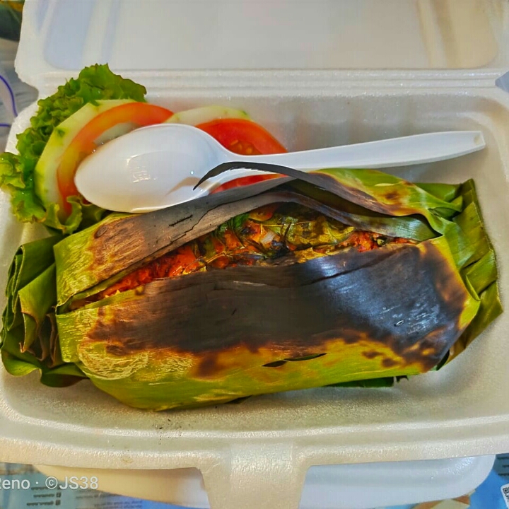 Nasi Bakar Ayam Suwir Pedas