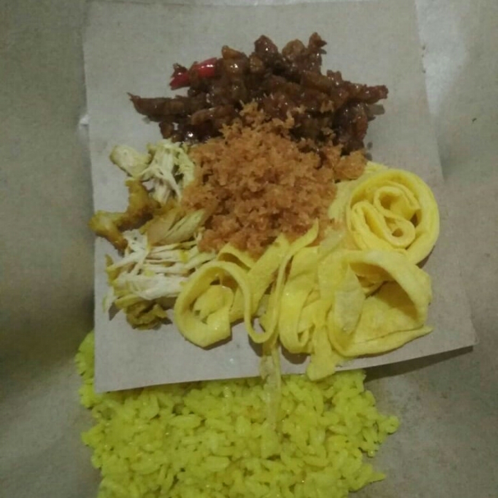 Nasi Bungkus Kuning 