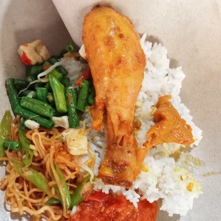 Nasi Campur Ayam