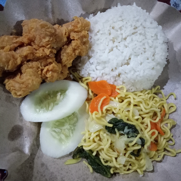 Nasi Campur Ayam Crispy Bonus Teh Poci