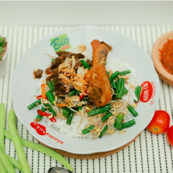 Nasi Campur Ayam Dan Tahu Tempe
