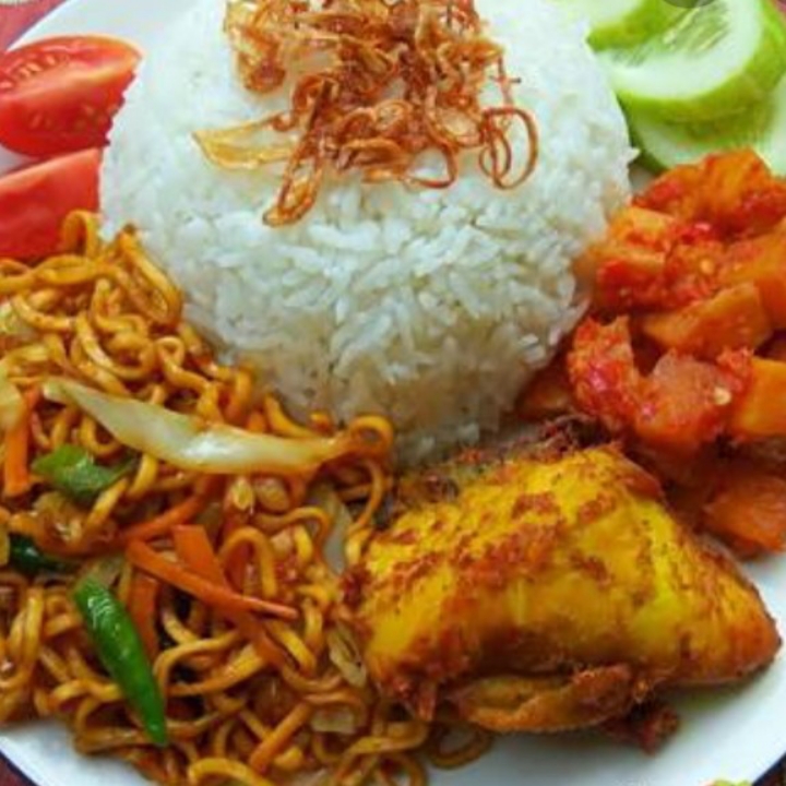 Nasi Campur Ayam Goreng