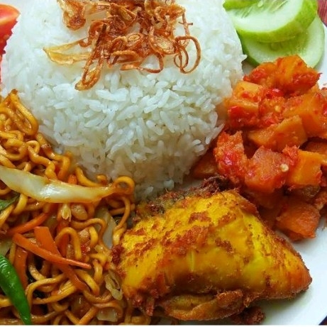 Nasi Campur Ayam Goreng