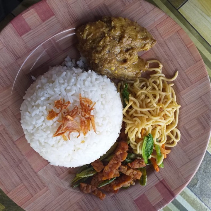 Nasi Campur Ayam Karih