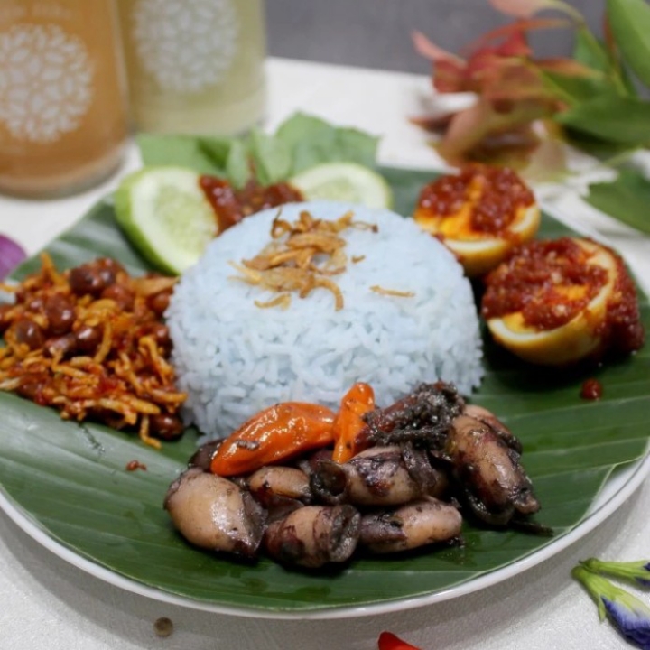 Nasi Campur Cumi
