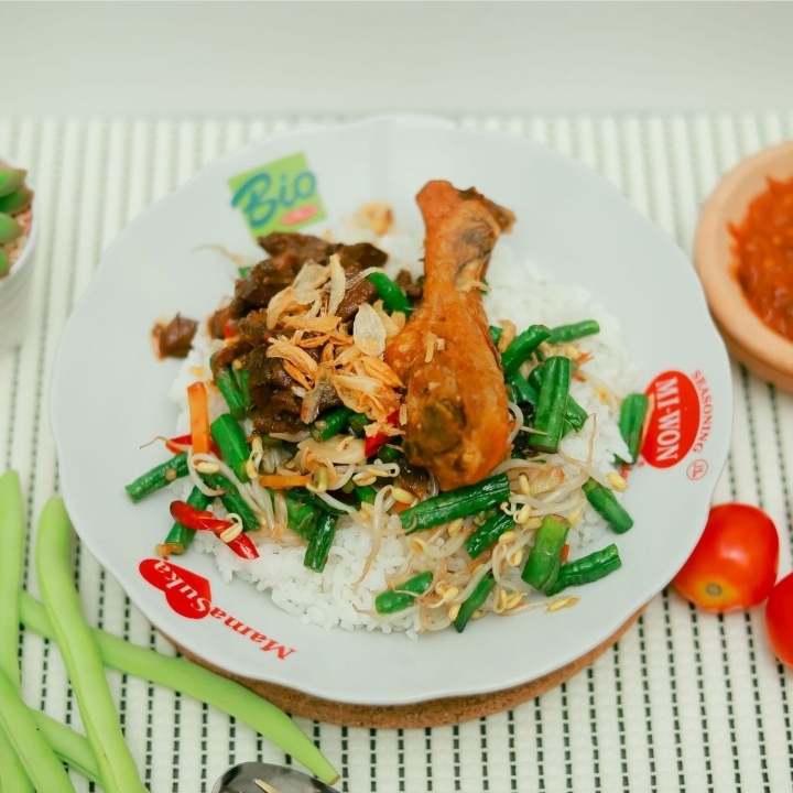 Nasi Campur Daging Dan Tahu Tempe