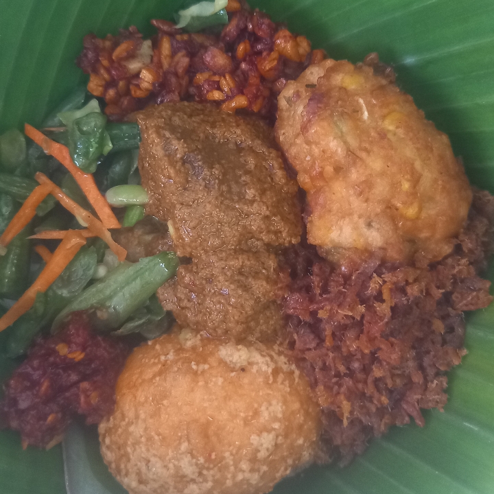 Nasi Campur Daging Sapi