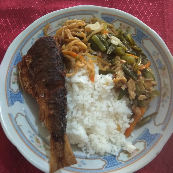Nasi Campur Ikan